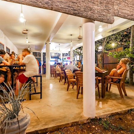 Dorian Guest House And Restaurant Weligama Exterior photo