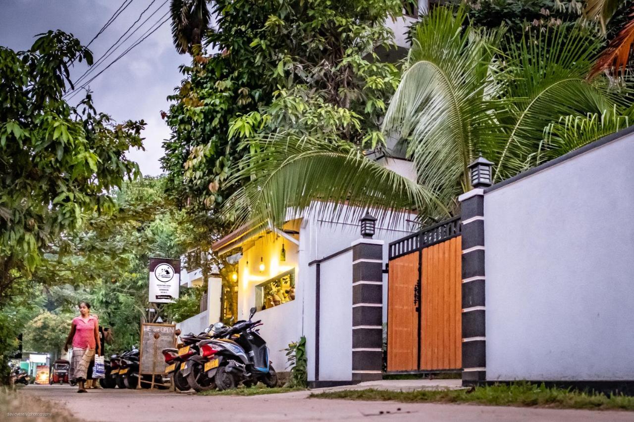 Dorian Guest House And Restaurant Weligama Exterior photo